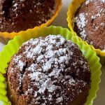 receta-de-muffins-de-chocolate-y-cerezas-en-freidora-sin-aceite